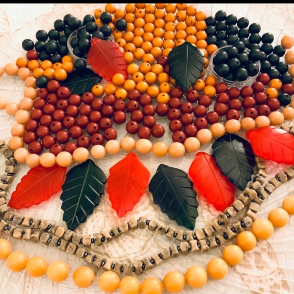 CRAFTERS BEAD LOT⭐️Jewelry Making VINTAGE UNIQUE CARVED BEADS/WOOD/Buri Nut ⭐️…